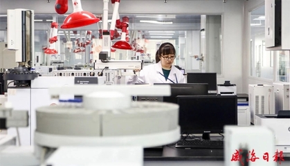 閆劍波調(diào)研重點(diǎn)項(xiàng)目與質(zhì)量品牌建設(shè) 新材料技術(shù)研發(fā)引領(lǐng)產(chǎn)業(yè)新未來